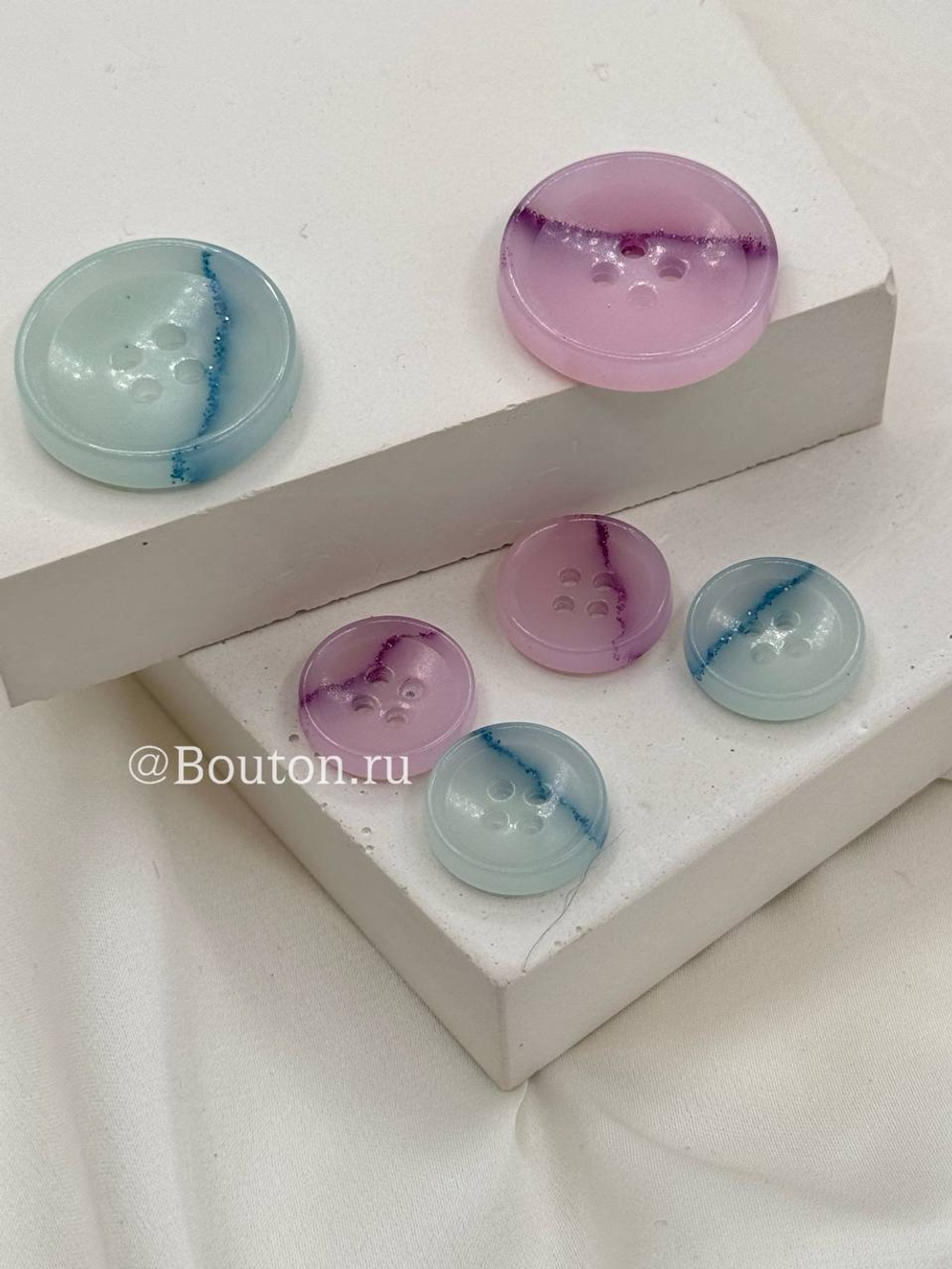 Пуговицы на прокол голубые с блестящей синей прожилкой