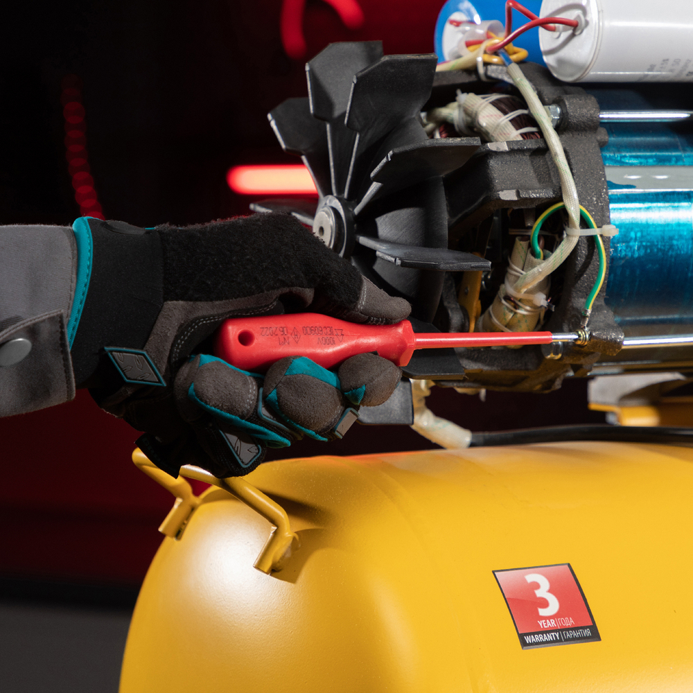 Набор "Электомонтажник-3", пластиковый бокс (НИЗ) Россия