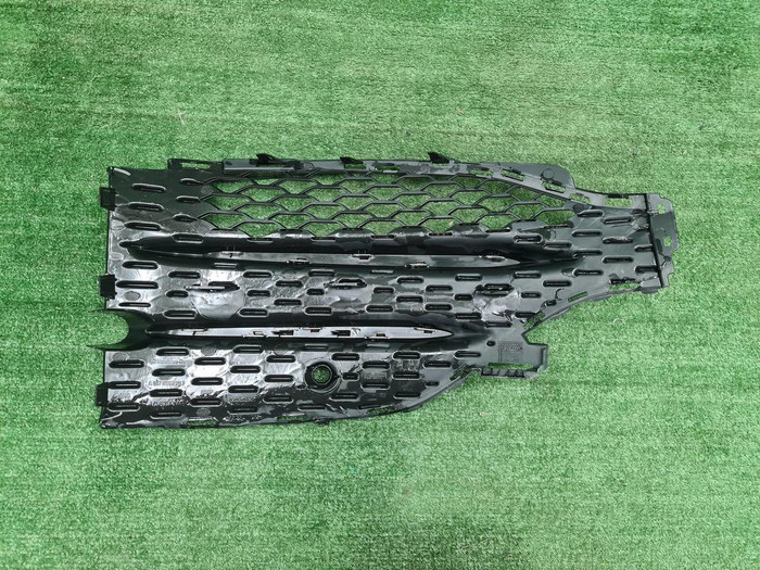 Решетка перед. бампера Mercedes GLE V167 18-24 AMG