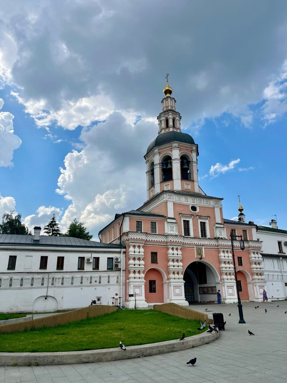 «Берега силы: святыни и заводы у воды» - круглогодичная водно - пешеходная экскурсия на электросудне.