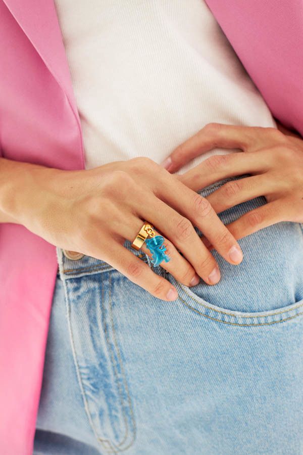 Подвеска Динозавр из смолы