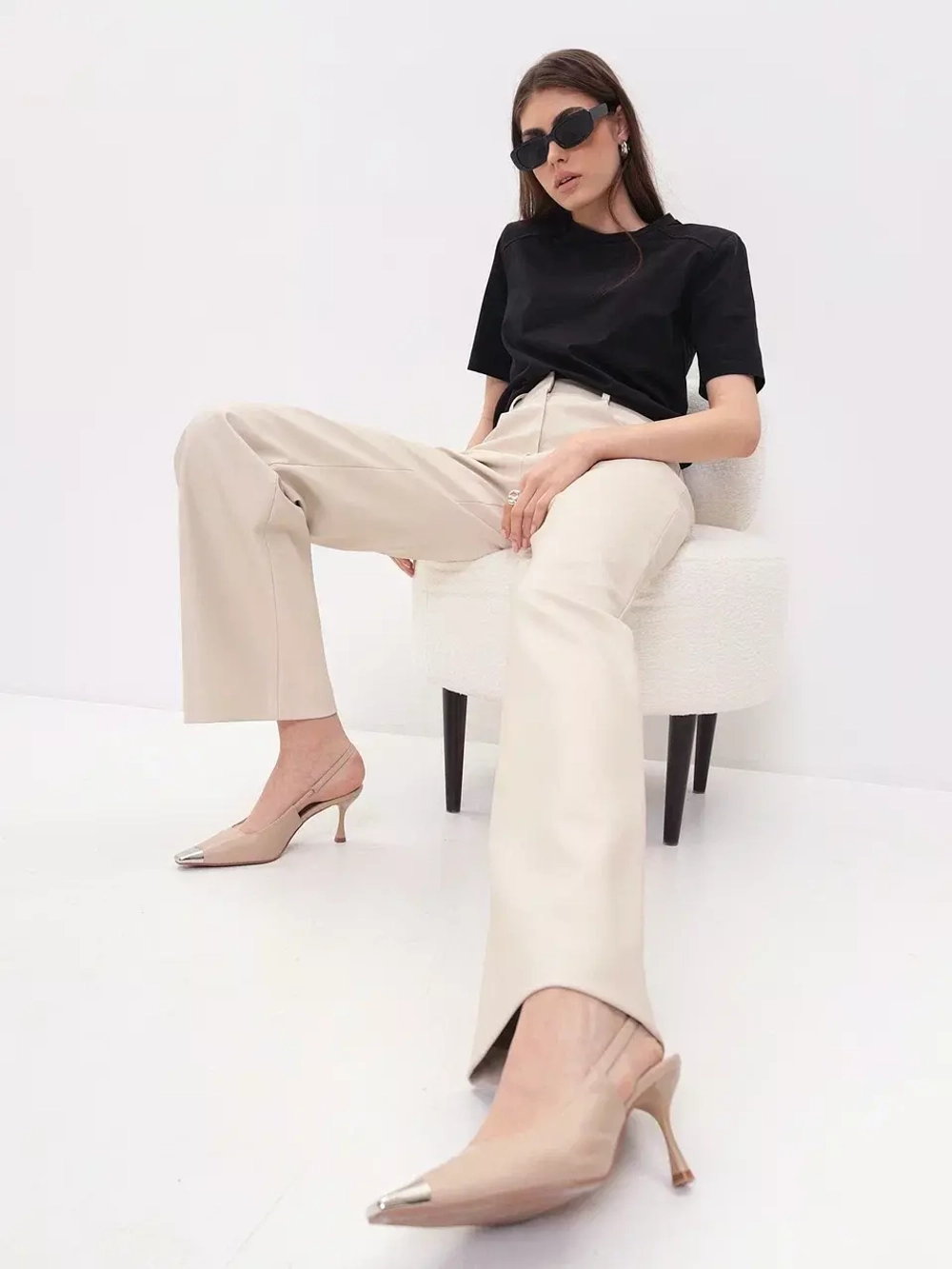 Брюки из экокожи бежевые