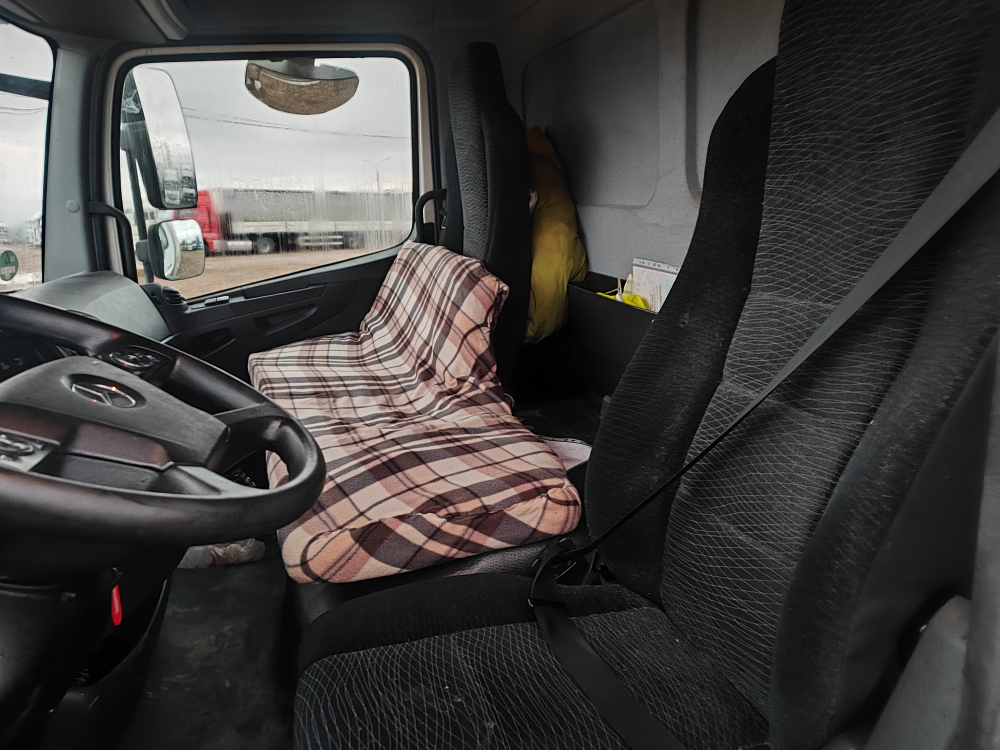 Mercedes-Benz ATEGO 4x2 Бортовой (Евроборт) с гидробортом 818 (Евроборт, дизельный, 5.1 л, 177 л.с.,