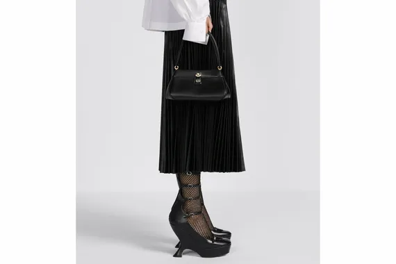 Сумка Dior Key, модель маленького формата кремовый