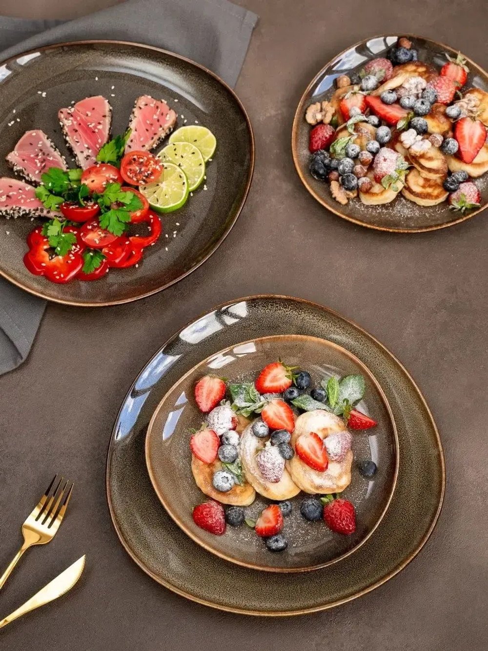 Набор посуды 2 тарелки коричневые треугольные плоские 28 см