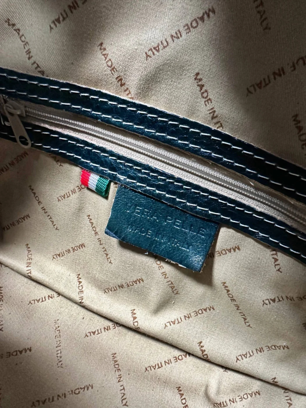 Женская сумка-саквояж из натуральной кожи цвета морской волны