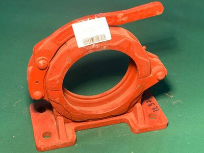 Хомут бетоновода DN125 (148 мм) рычажный на площадке под четыре болта 534295