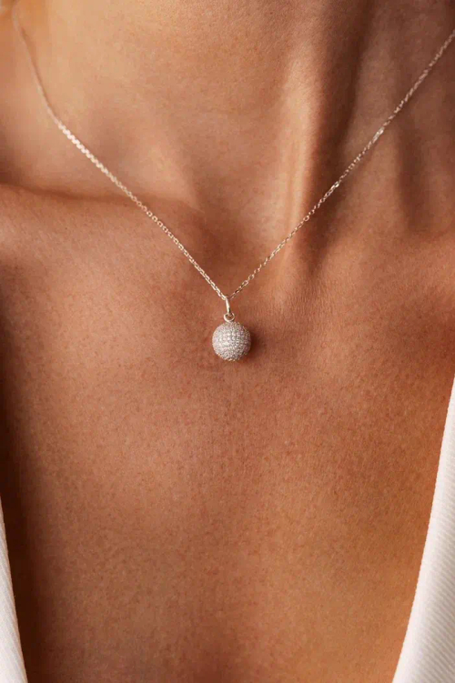 Колье с шаром в россыпи фианитов