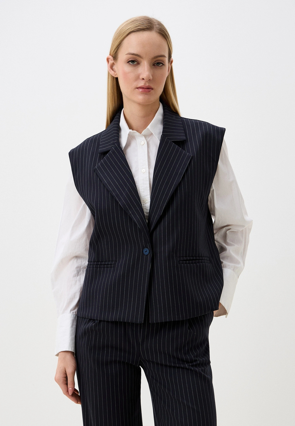 Костюм классический с жилеткой, цвет темно-синий