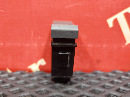 Кнопка опрокидывания кабины