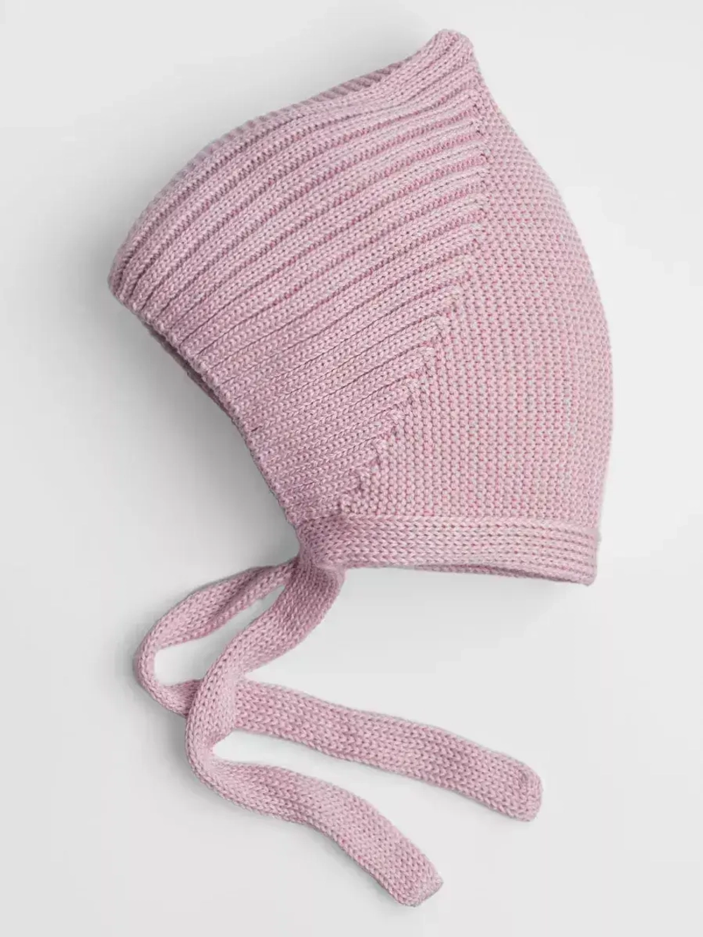 Чепчик для девочки вязаный на завязках на осень