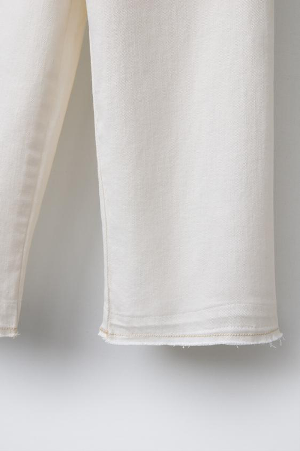 ZARA ДЖИНСЫ-КЮЛОТЫ COMFORT, ЖЕЛТОВАТО-БЕЛЫЙ