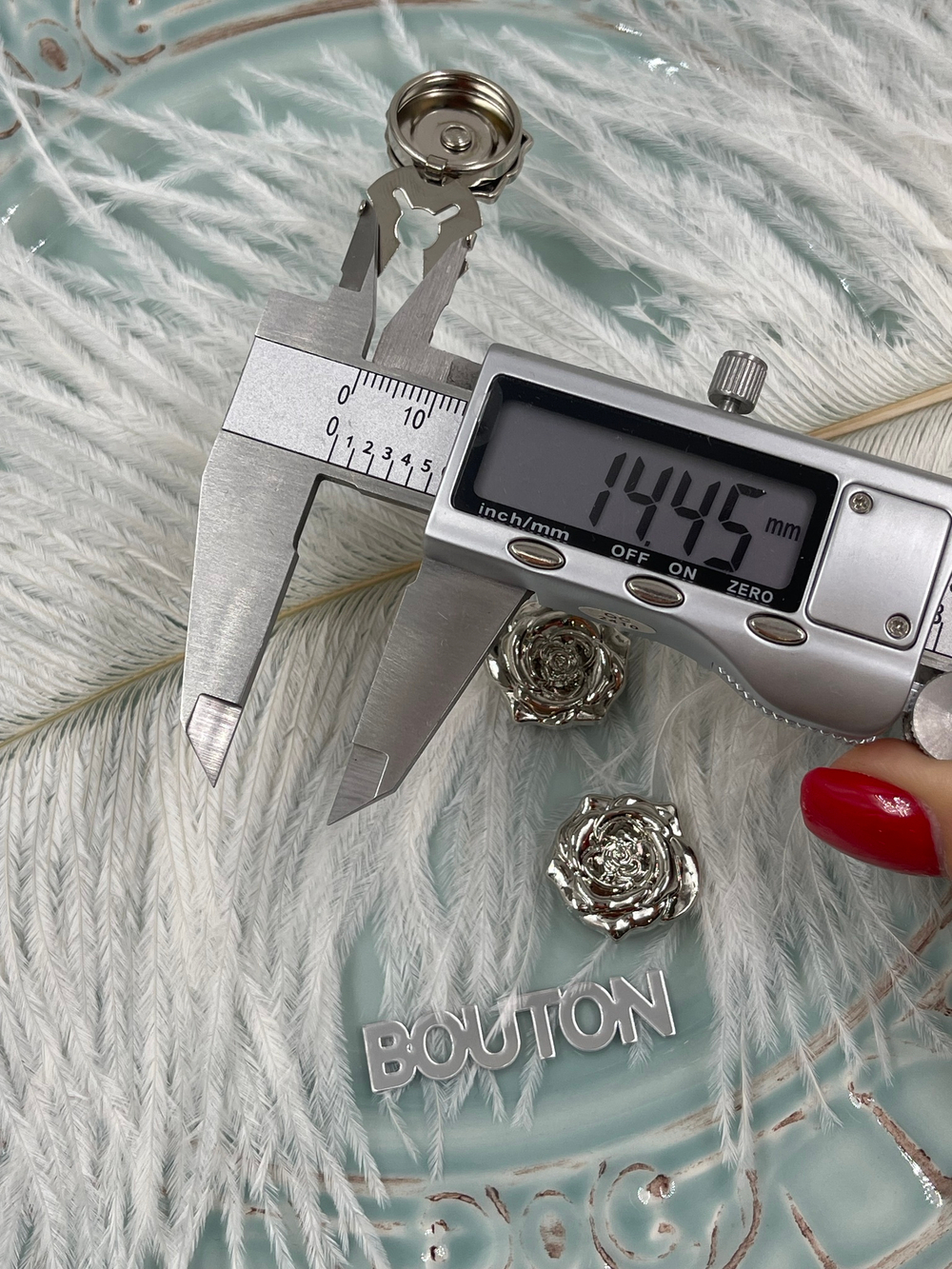 Накладка на пуговицу серебряная в виде розы