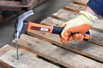 Молоток  с гвоздодером 570 гр с фиберглассовой рукояткой Tactix 221007