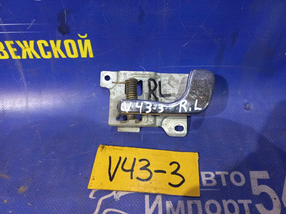 Ручка двери задней левой салонная MITSUBISHI PAJERO 1993
