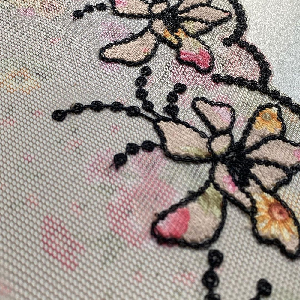 Вышивка на сетке чёрный/multicolor к529