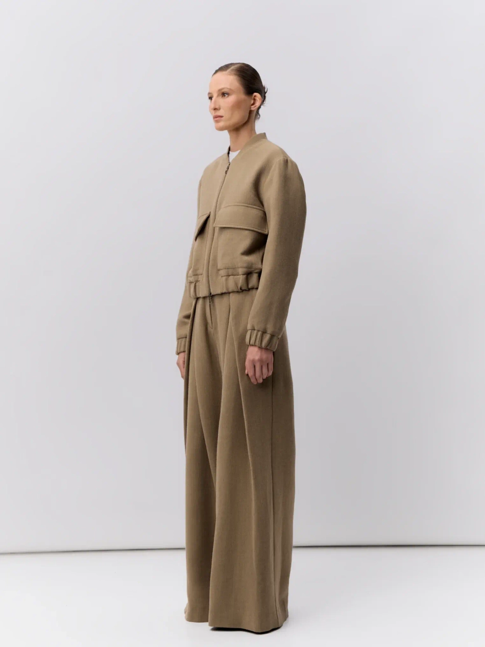 Брюки с защипами