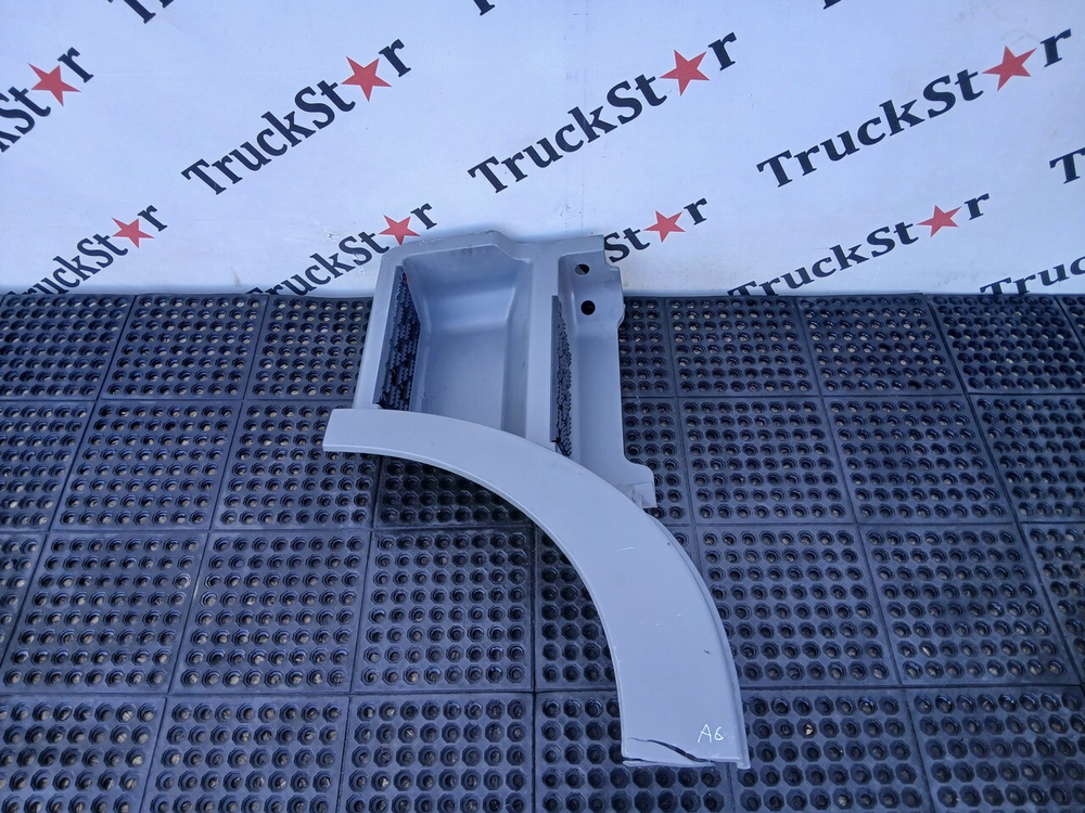 Корпус (дефект) подножек левый 2017г.