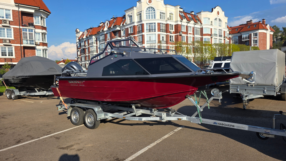 Лодка Беркут L-HT PRO. В наличии. Черный-белый