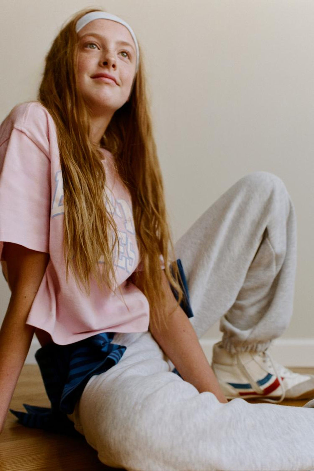 ZARA ФУТБОЛКА В СТИЛЕ ПРЕППИ С НАДПИСЬЮ, РОЗОВЫЙ/БЕЛЫЙ