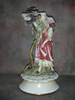 Статуэтка. Фарфор. Девушка и ласточкино гнездо. Capodimonte. Италия