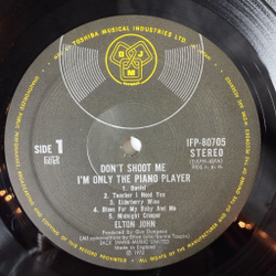Винтажная виниловая пластинка LP Elton John Dont Shoot Me Im Only The Piano Player (Japan 1973) (Obi Copy)