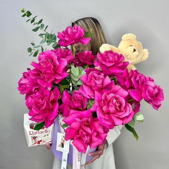 «Ив пьяже» с мишкой и раффаэлло. Цветы в коробке - 15 французских роз Пинк Флойд