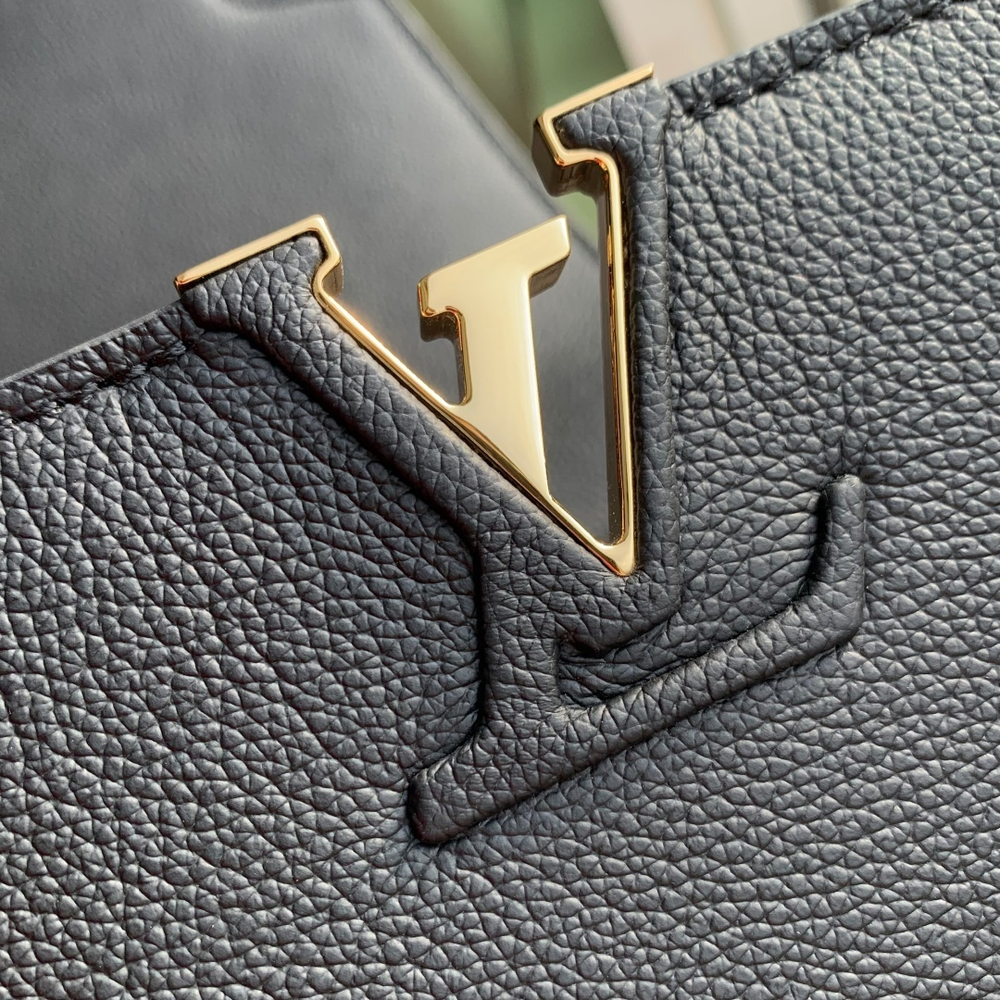 Louis Vuitton Capucines MM Souple