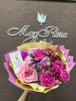 Букет 8 Марта М-37