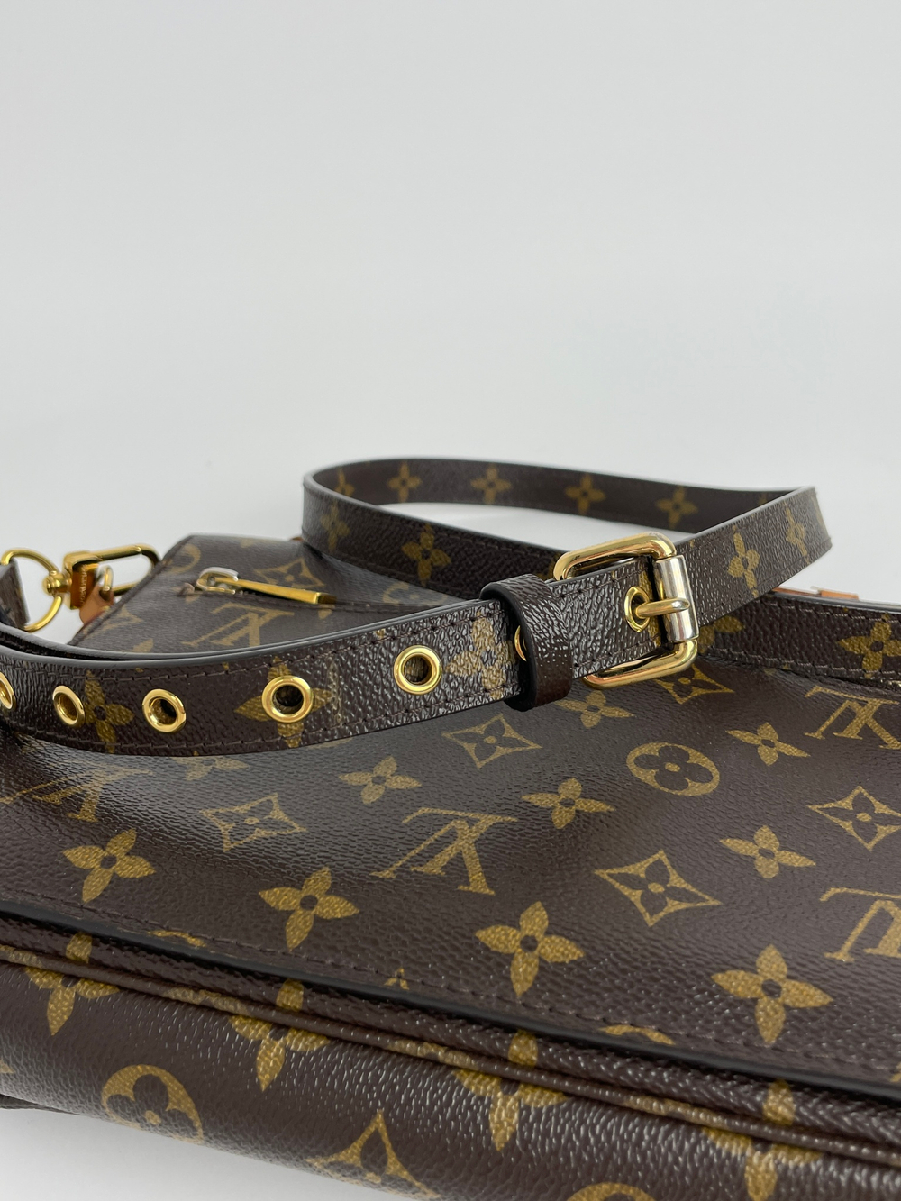 Сумка Louis Vuitton POCHETTE METIS