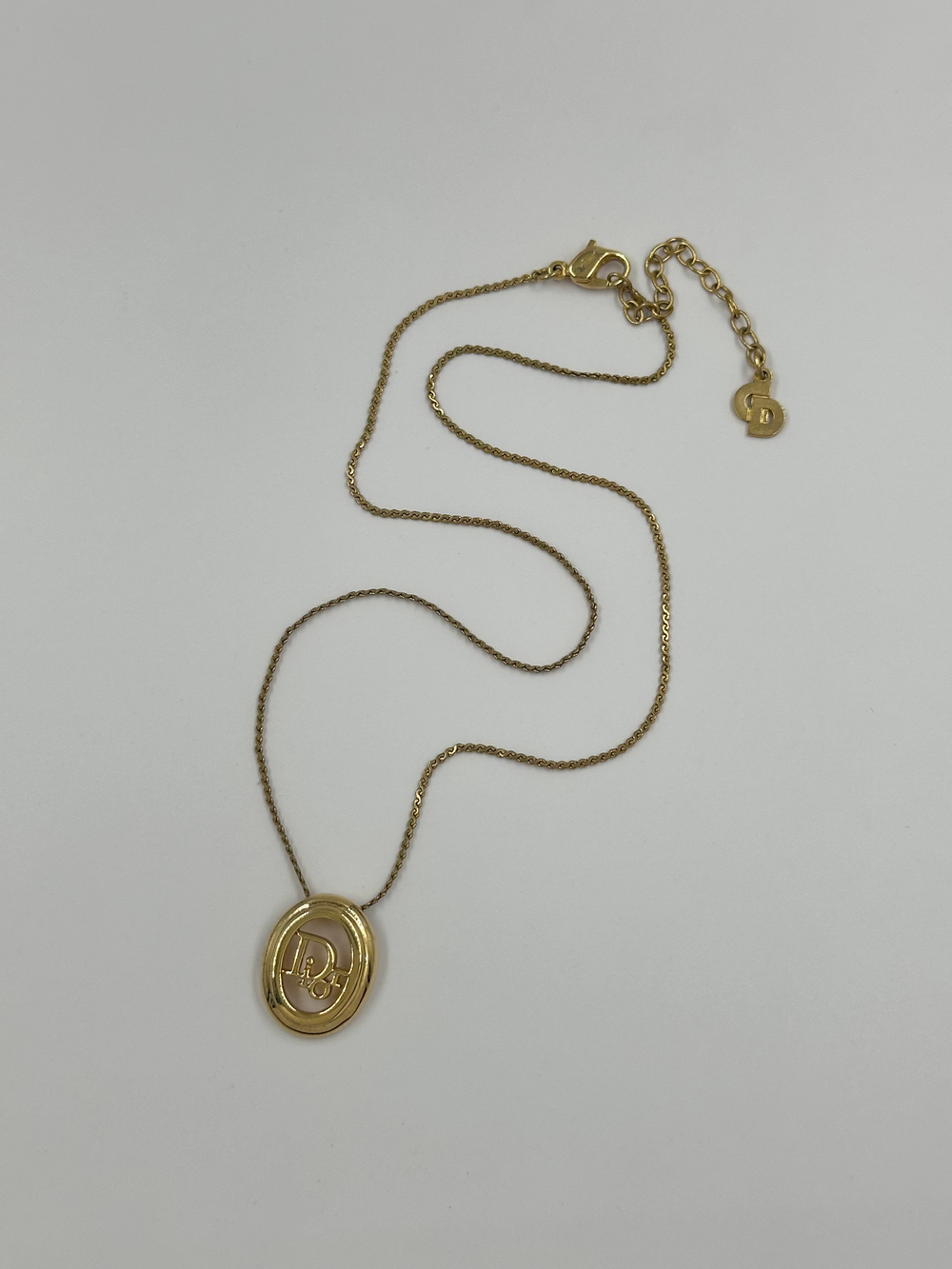 Кулог с лого Christian Dior