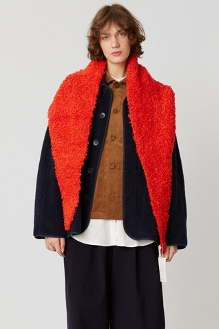 Косынка из красного букле