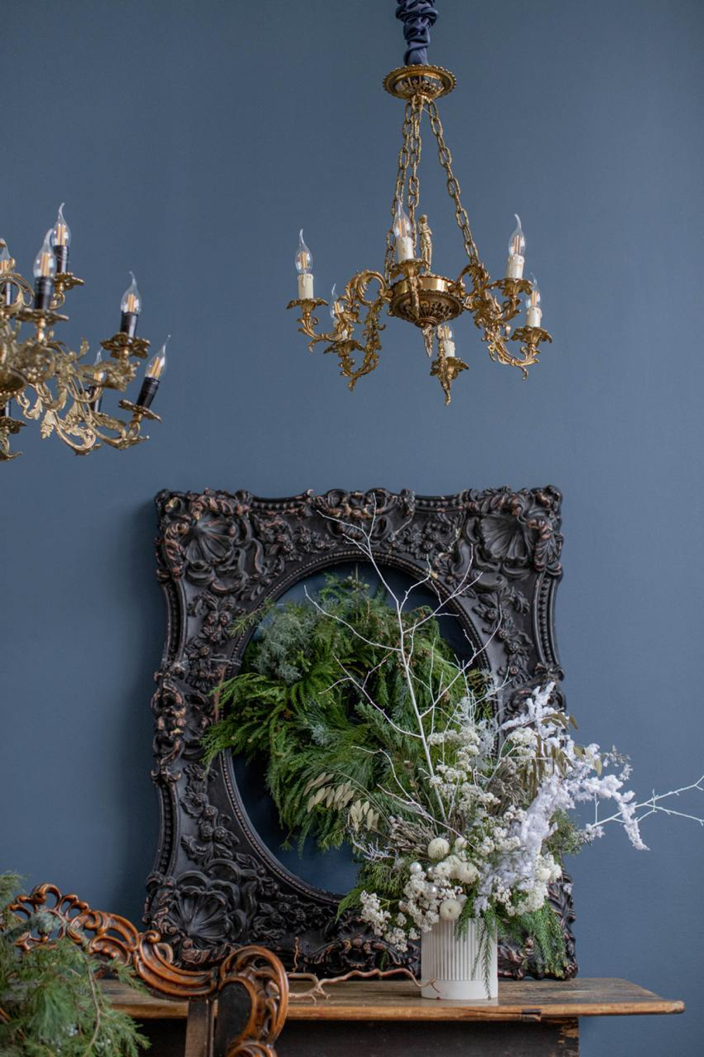 Композиция в бетонном кашпо белая