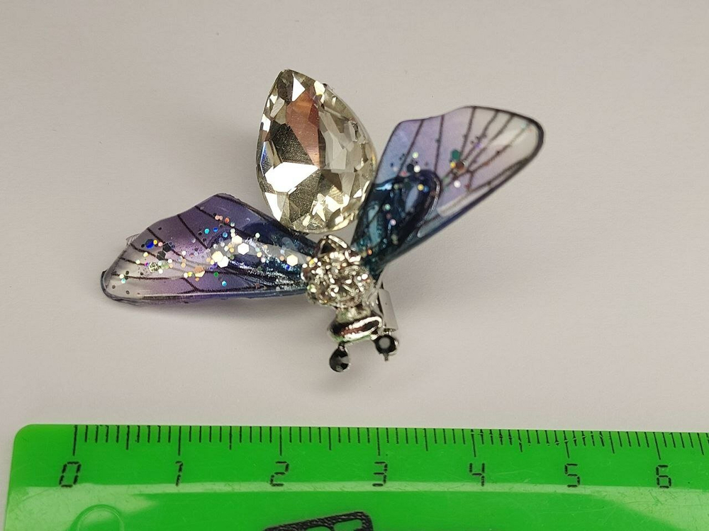 Брошь. Брошка. Муха. Цвет белая