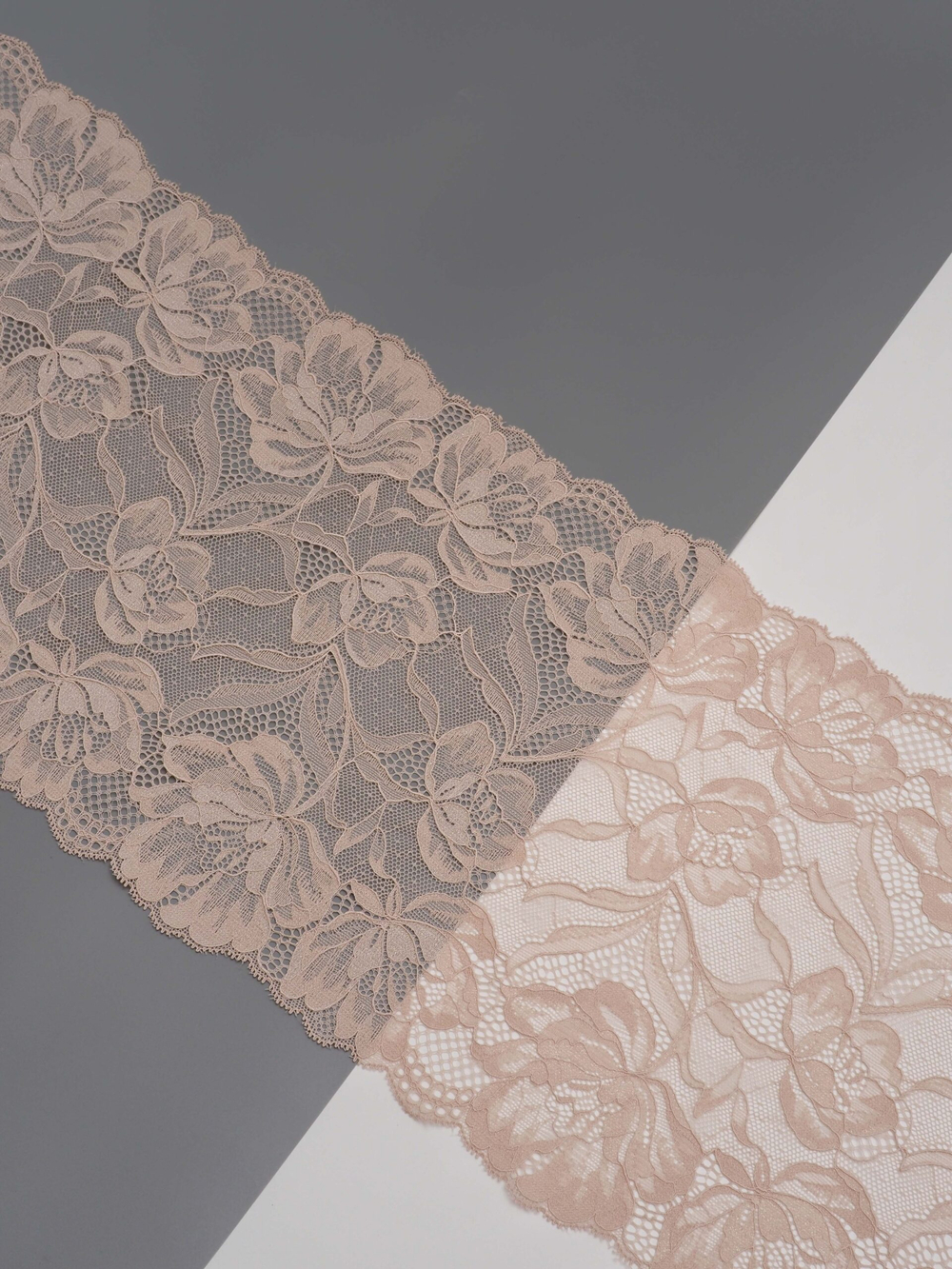 Эластичное кружево серебристый пион ширина 21 см