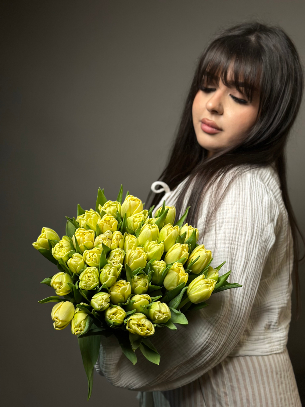 Букет лимонных пионовидных тюльпанов