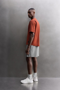 ZARA ФУТБОЛКА С НАШИВКОЙ, БУРГУНДИ