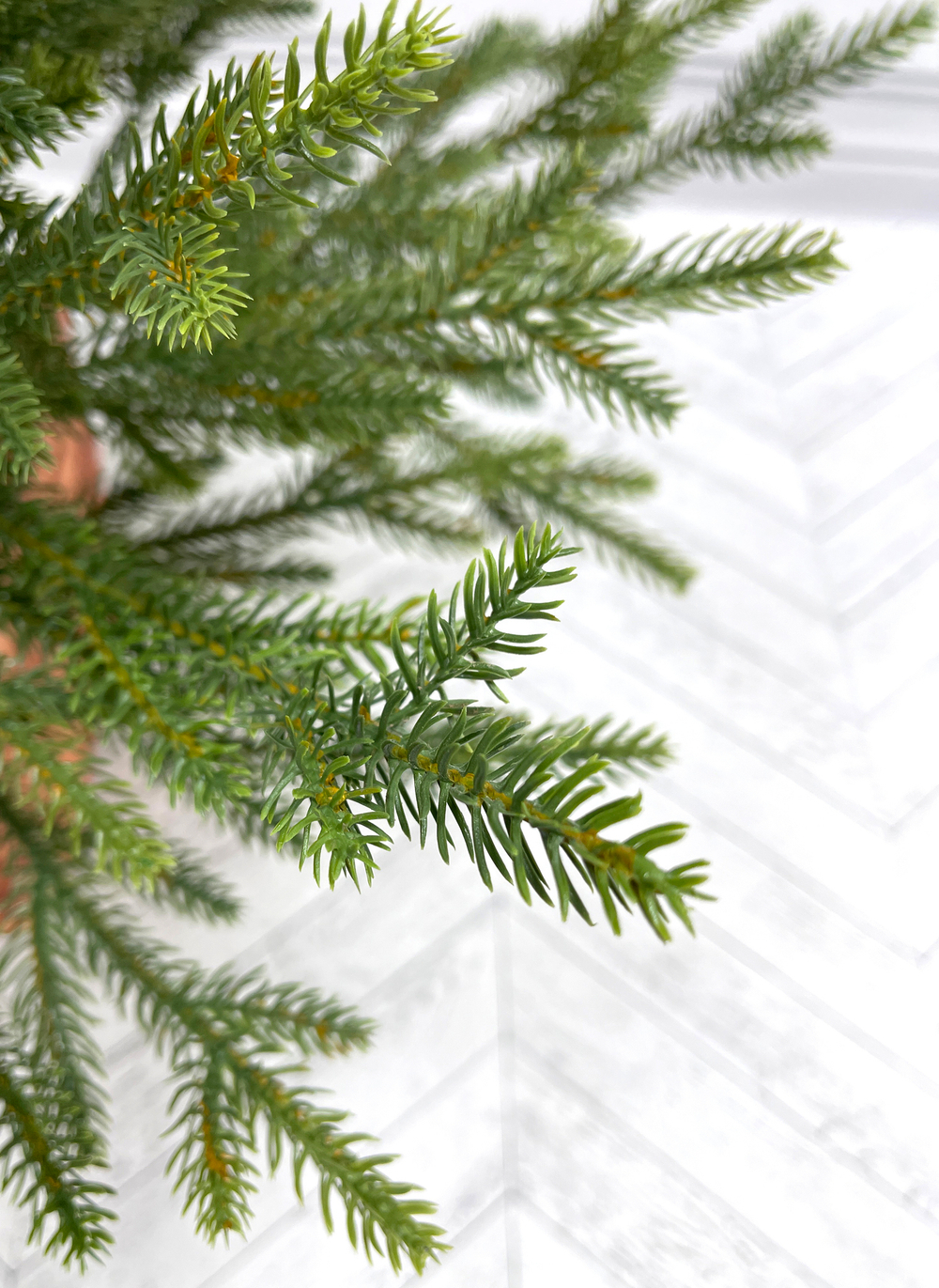 Ель Новогодняя 90см зеленая литая в прямоугольном кашпо