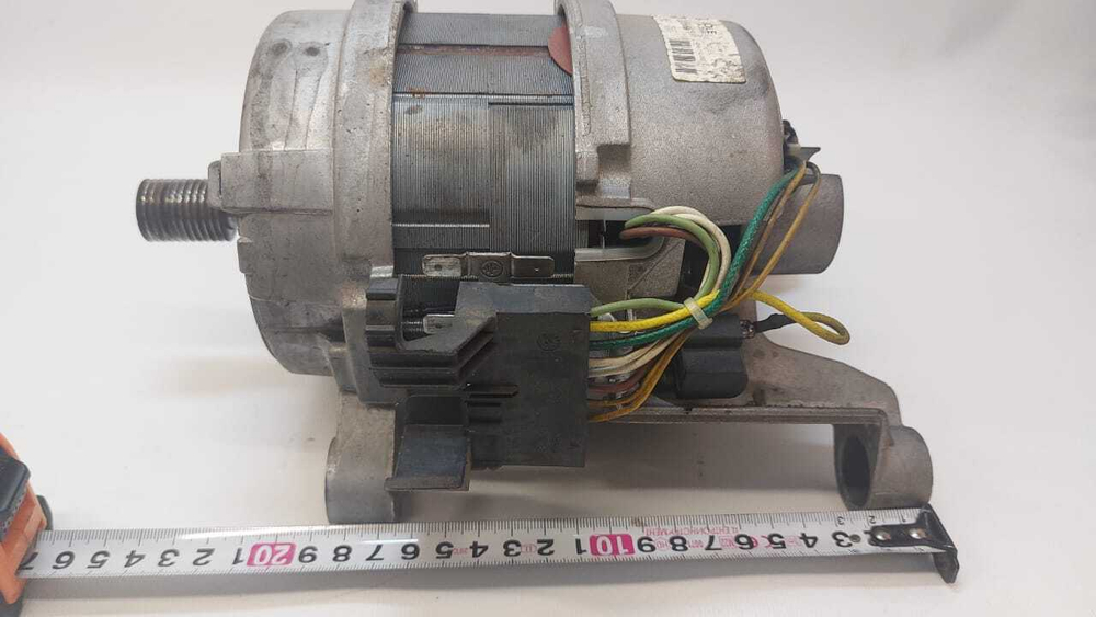 85 Двигатель для стиральной машины Electrolux 12412311 б/у 8 контактов