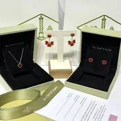 Серьги VAN CLEEF & ARPELS Sweet Hearts