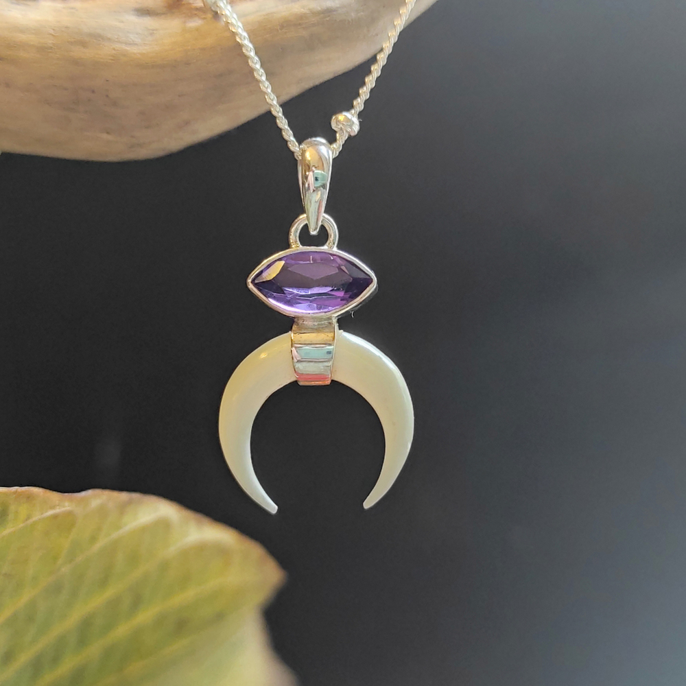 Подвеска ЛУННИЦА с цепочкой, серебро/слоновая кость/аметист