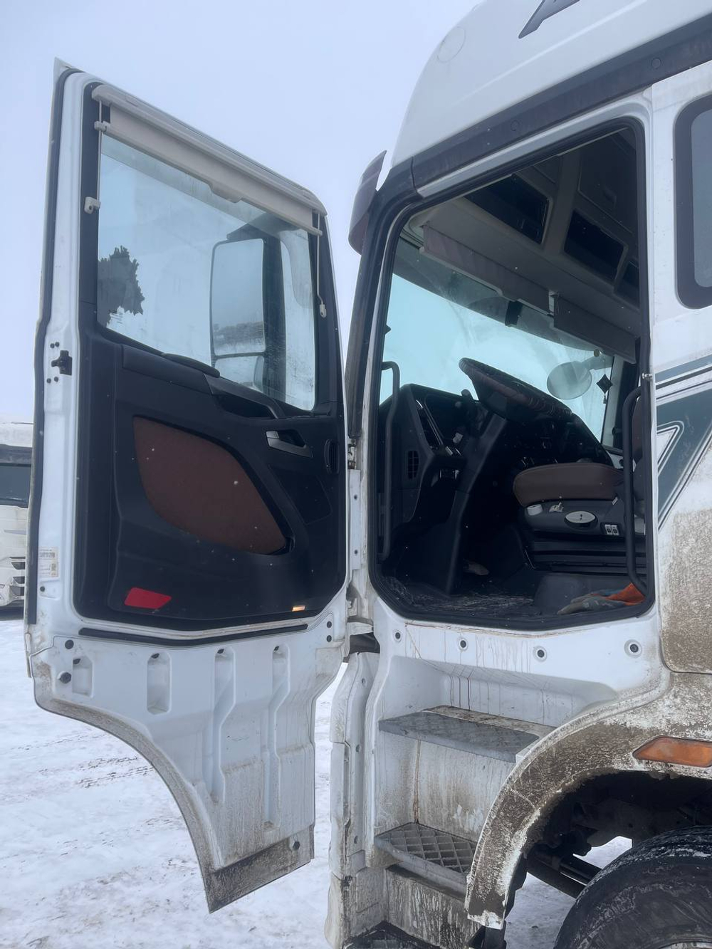 FAW J7 4x2 Седельный тягач CA4180P77K25E5 (Дизельный, 12,5 л, 553 л.с., АТ)