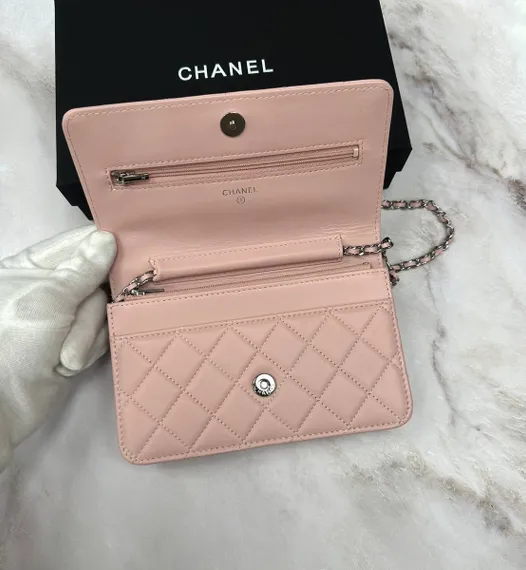 Сумка-кошелек Chanel Wallet On A Chain светло-розовый