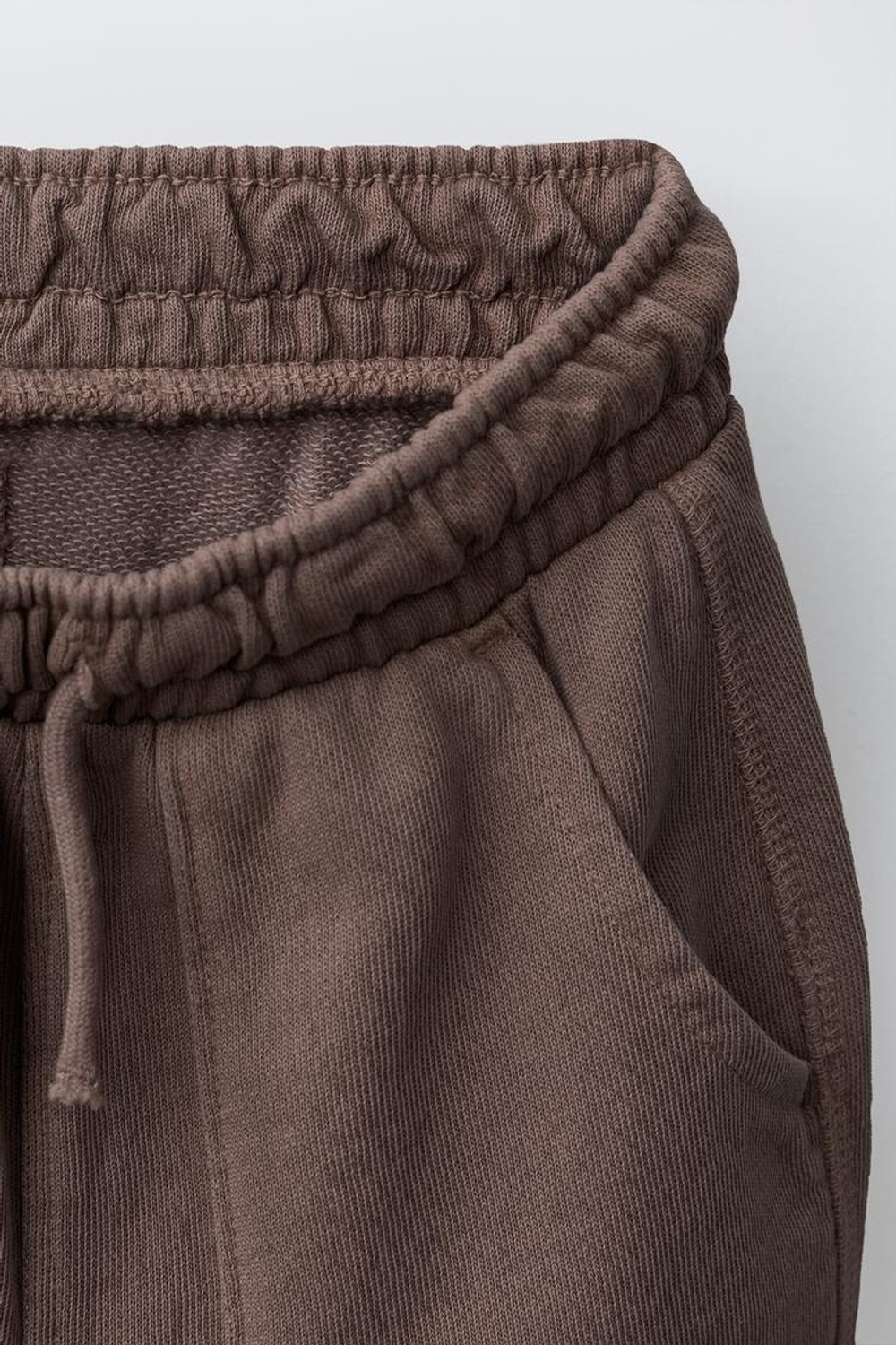 ZARA БРЮКИ-ДЖОГГЕРЫ GARMENT DYE С НАШИВКОЙ, СЛИВОВЫЙ