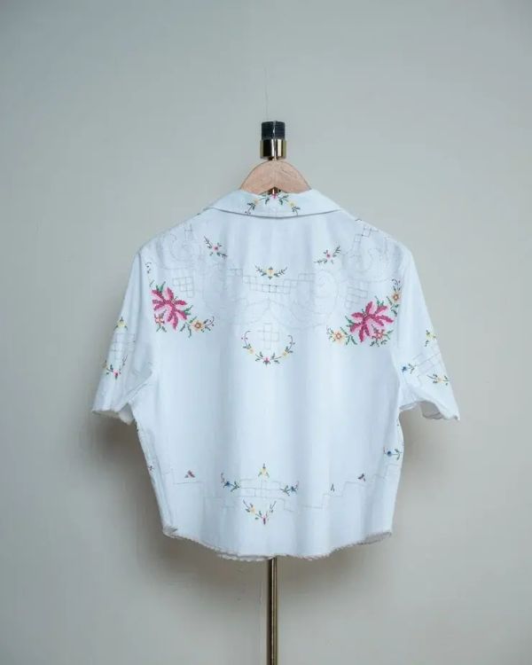 Рубашка Укороченная с Вышитыми Цветами - фото 7