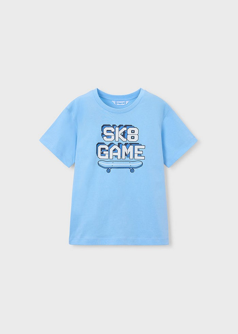 две футболки с шортами