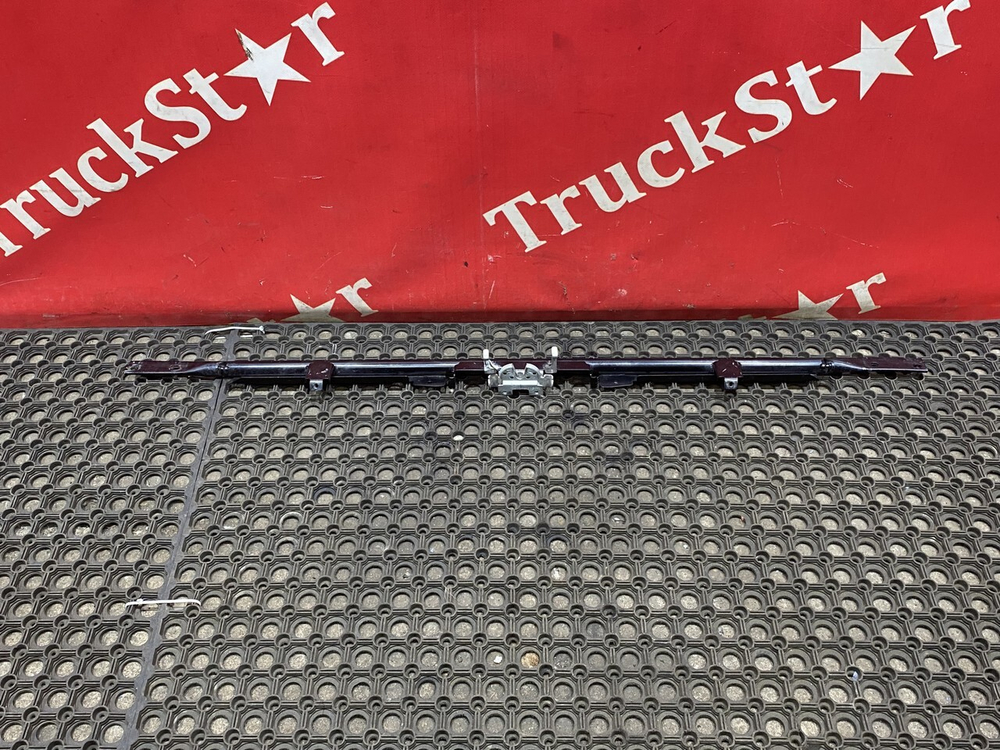 Кронштейн замка капота 2023г