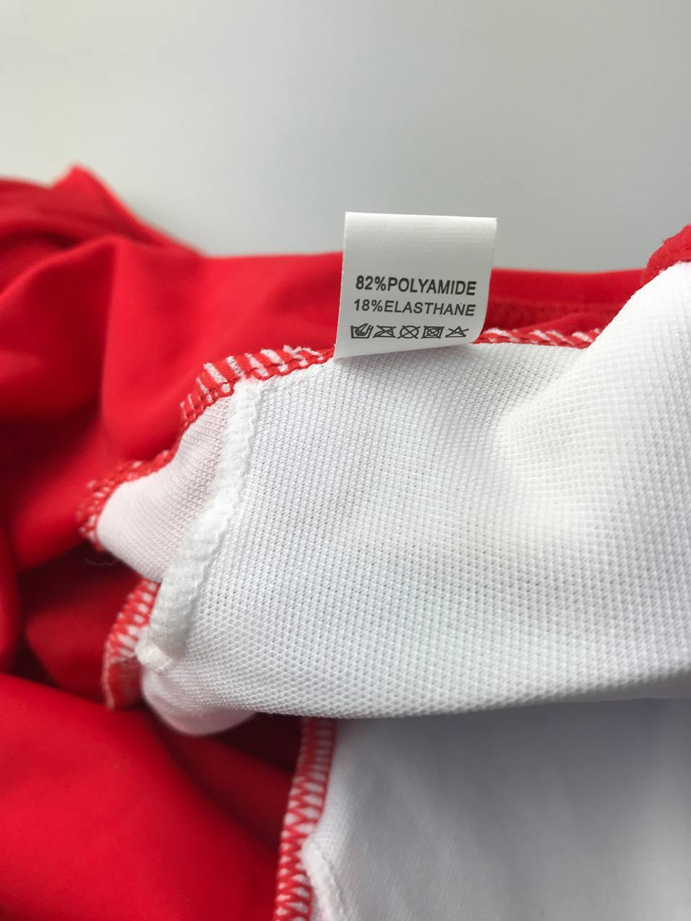 Топ с вырезом яркий 46 размер