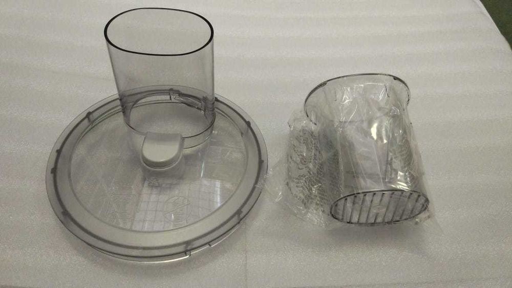 Крышка с толкателем для кухонного комбайна Bosch (Бош) 12018135