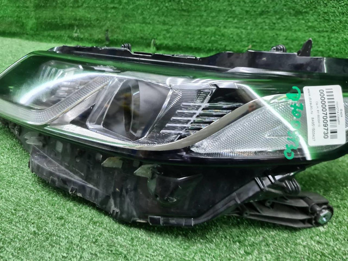 Битая Фара левая Toyota Camry xv70 (2017-н.в.) LED